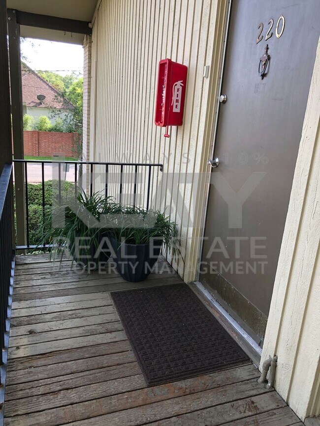 Foto del edificio - 1 Bedroom, 1 Bathroom Condo in King's Coun...