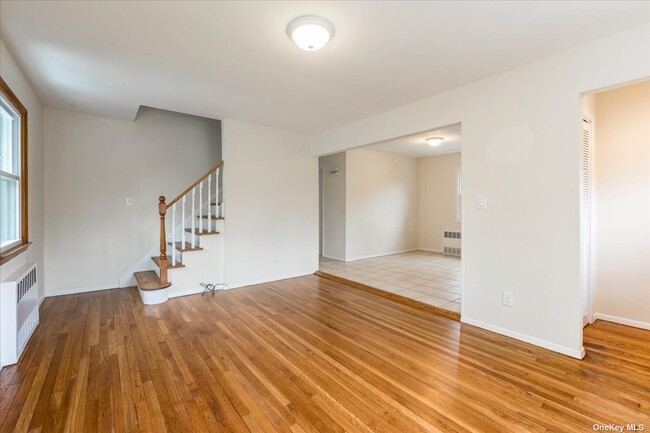 Building Photo - 5 Graywood Rd
