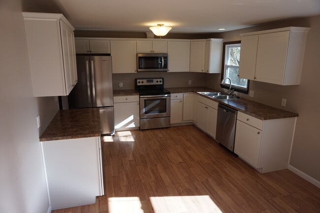 Building Photo - 641 Orchard Dr W