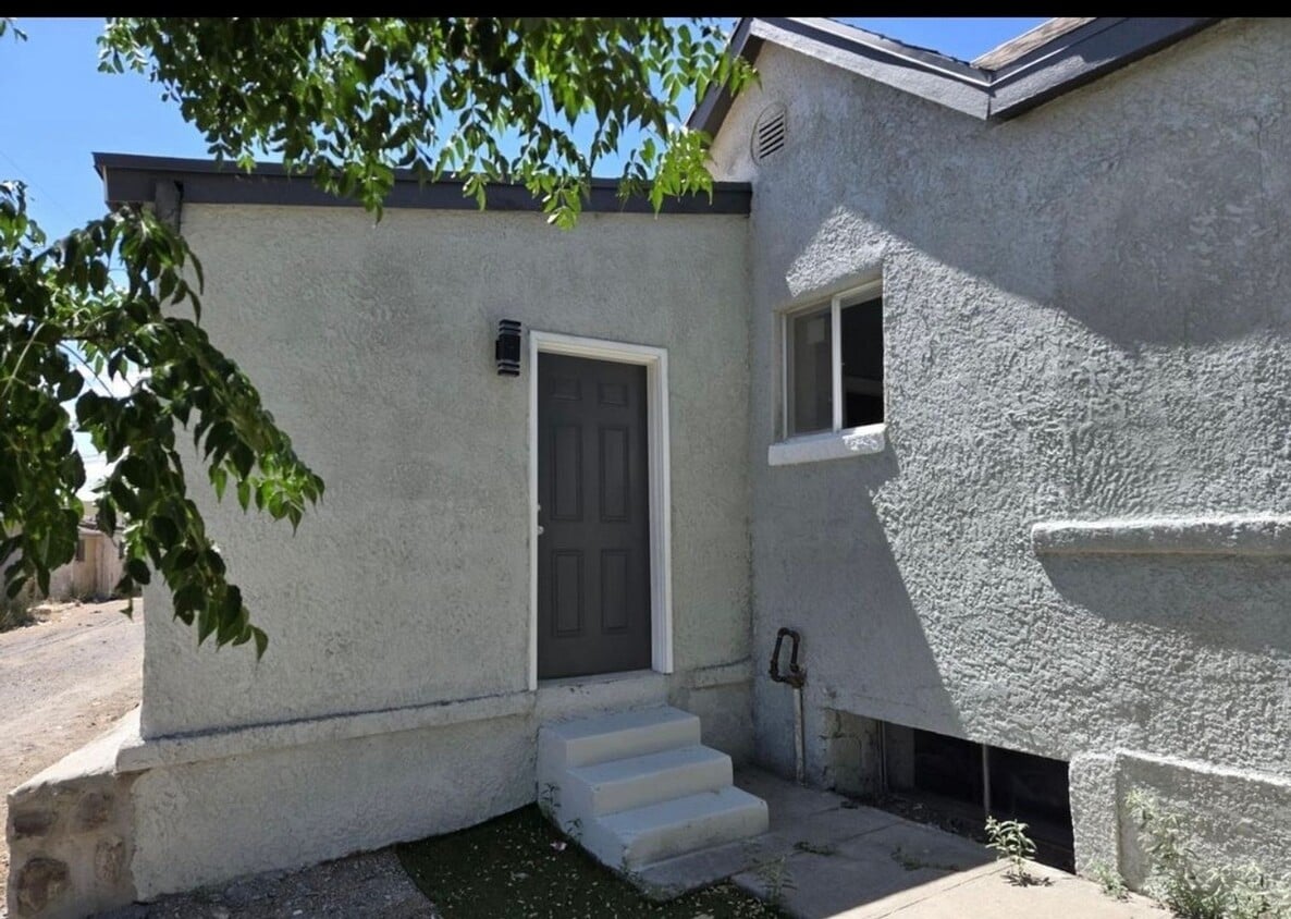 Primary Photo - 101 N Seville Dr