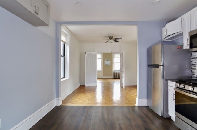 Building Photo - 202-204-204 Hudson St