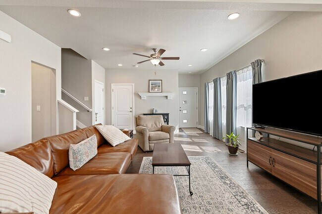 Foto del edificio - 5324 Sky Top Ln