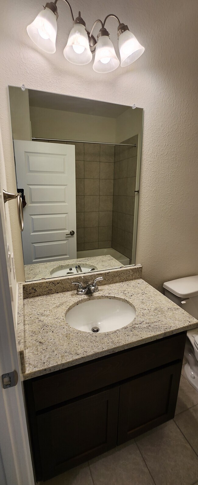 Building Photo - 421 Parkline Dr