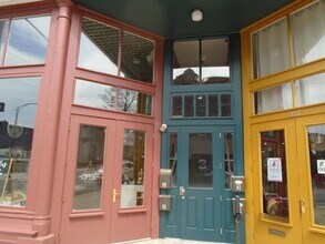 Building Photo - 200 E 9th St