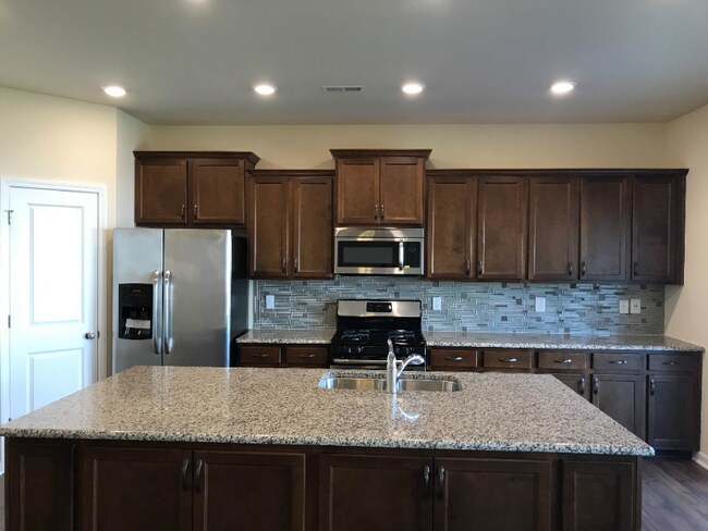 Building Photo - 336 River Pine Dr