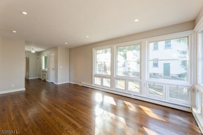 Foto del edificio - 57 Essex Ave