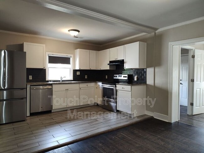 Building Photo - 1405 Shamrock Dr
