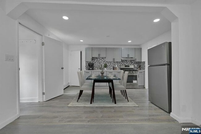 Foto del edificio - 244 White St