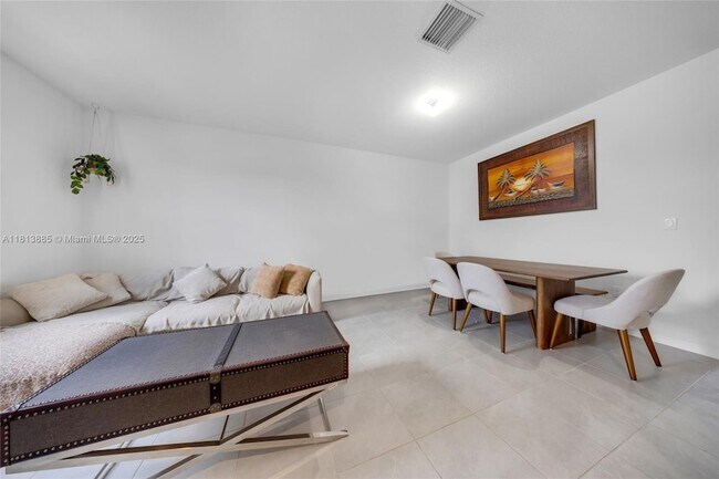 Foto del edificio - 2327 NW 122nd Ter