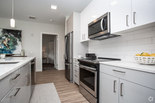 2HAB, 2BA - Cocina - Avenu at Natick 62+ Active Adult Apartment Homes