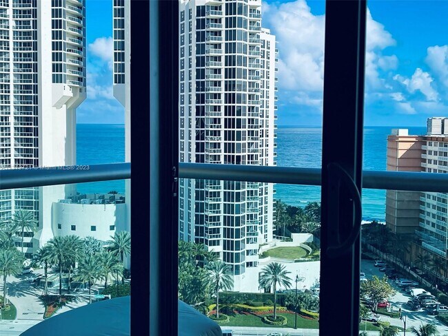 Foto del edificio - 19370 Collins Ave