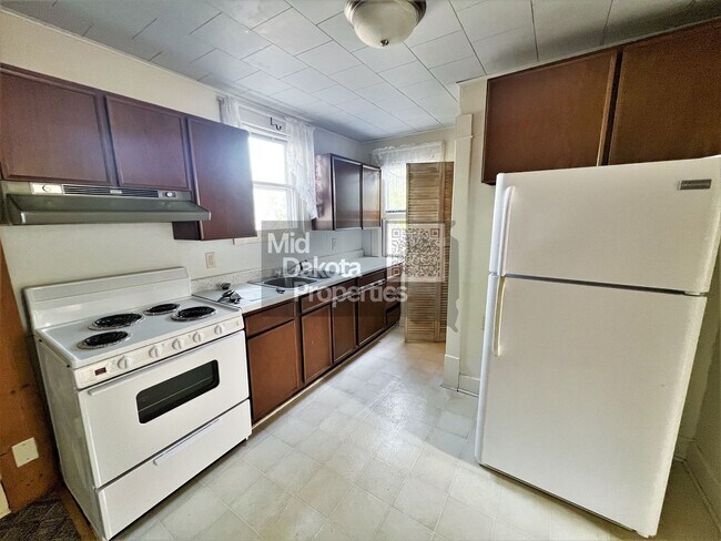 Foto del edificio - 1200 E 3rd-2 Bedroom house