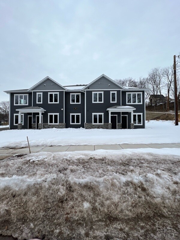 2136 4th St Unit 7, Eau Claire, WI 54703 Condo for Rent in Eau Claire