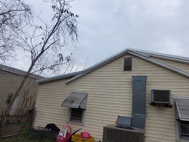 Building Photo - 405 W Clay St