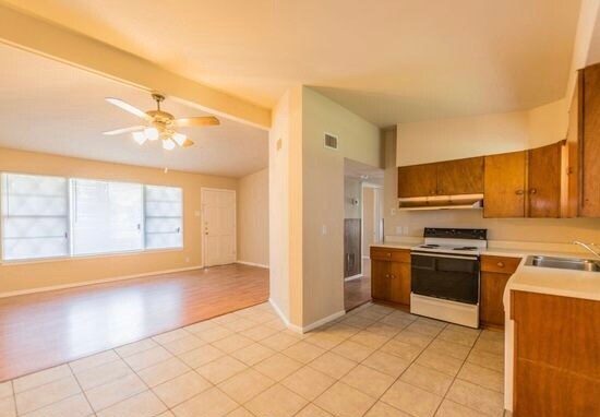 Foto del edificio - 7527 Dell Oak Dr