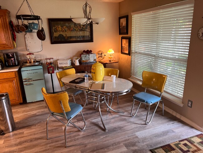 Building Photo - 335 Mesquite Hill Dr