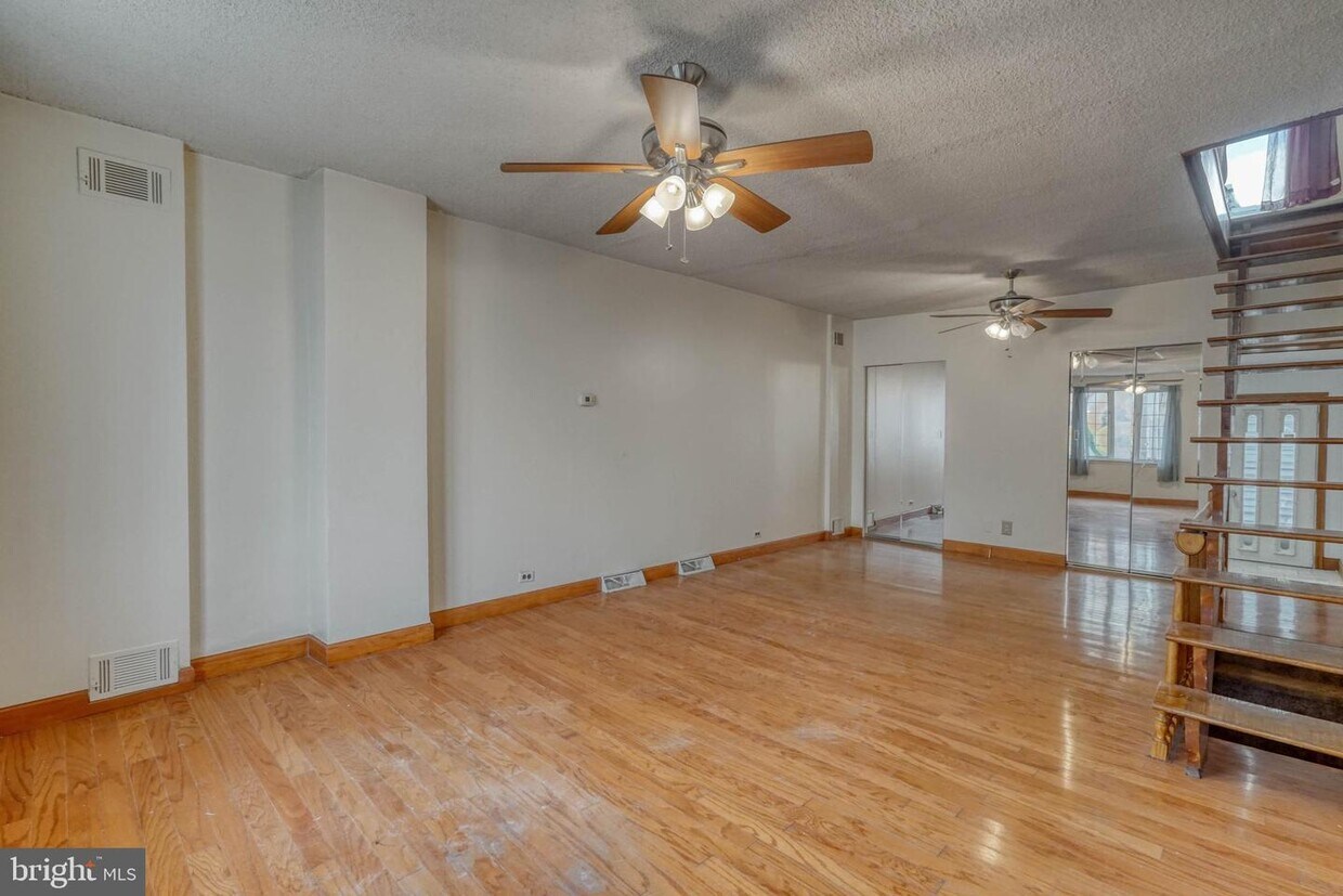 2658 E Dauphin St, Philadelphia, PA 19125 Townhouse for Rent in