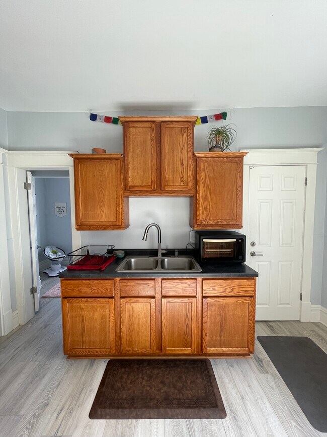 Cocina - 641 Fillmore St NE