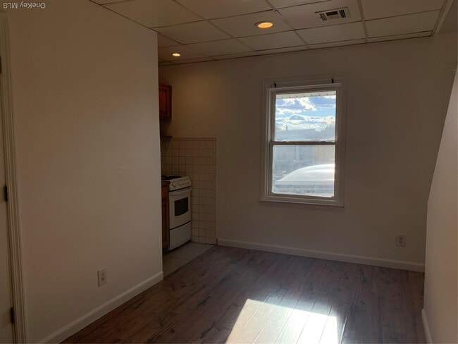 Building Photo - 14 Bayville Ave