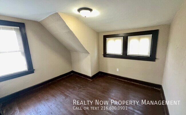 Foto del edificio - 11100 Lincoln Ave