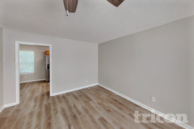 Foto del edificio - 700 Holland Ridge Dr
