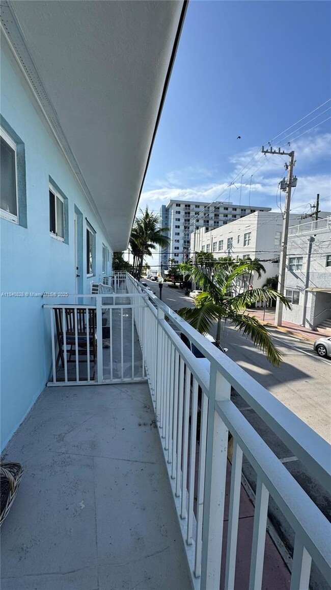 Building Photo - 401 Collins Ave