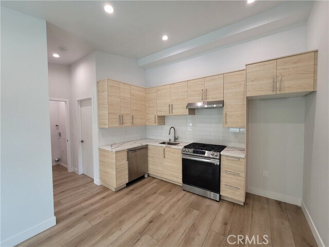 Foto principal - 17316 Bircher St