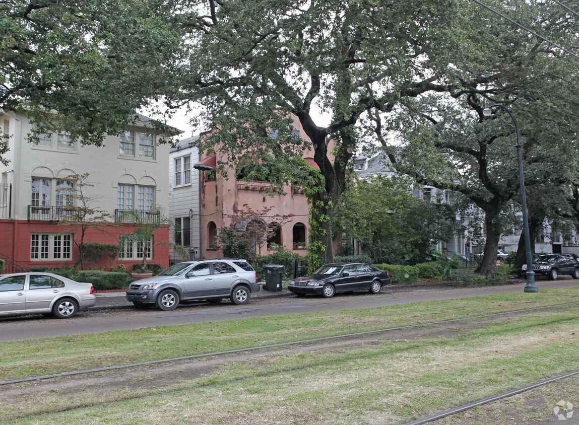 Building Photo - 4227 St Charles Ave
