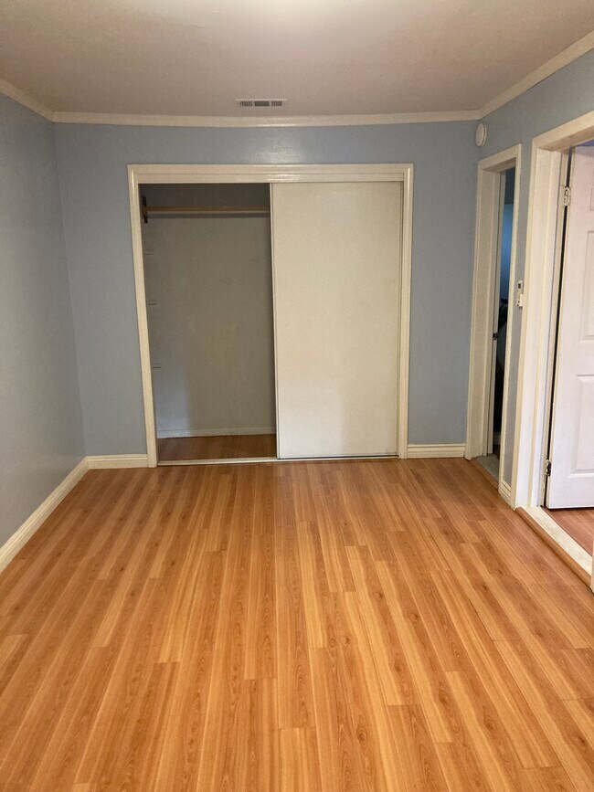 Building Photo - 13012 McKinley Ave