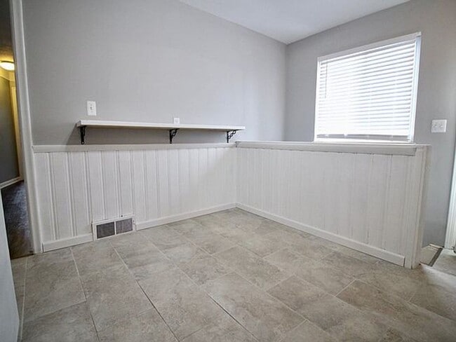 Building Photo - 30014 Lonnie Dr