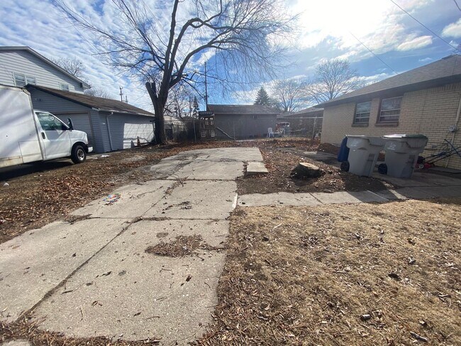 Foto del edificio - 3BR SINGLE FAMILY HOME WITH FULL BASEMENT,...