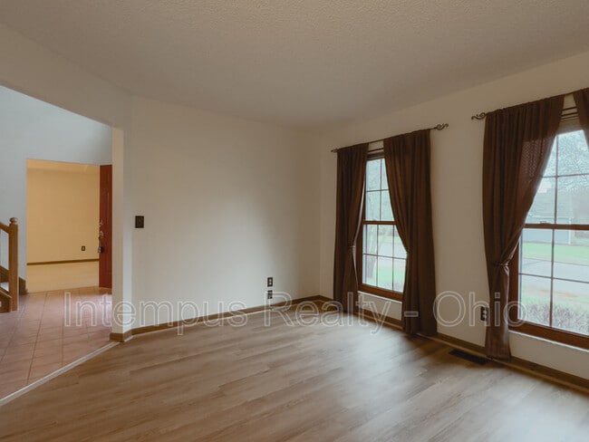 Building Photo - 370 Glenside Ln