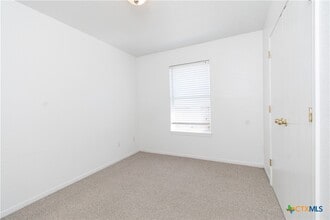 Building Photo - 316 Janelle Dr