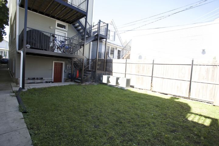 Foto del edificio - 3023 N Oakley Ave