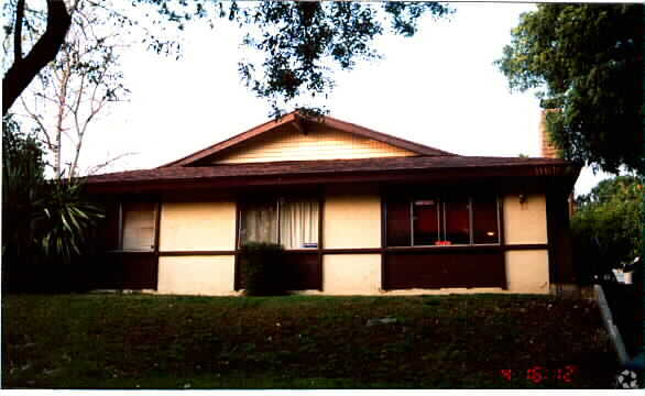 Building Photo - 969 Springfield St