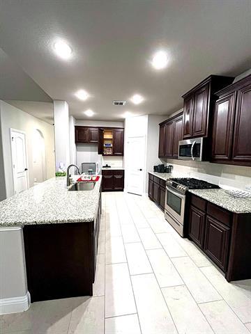 Building Photo - 2909 Parkwood Cir