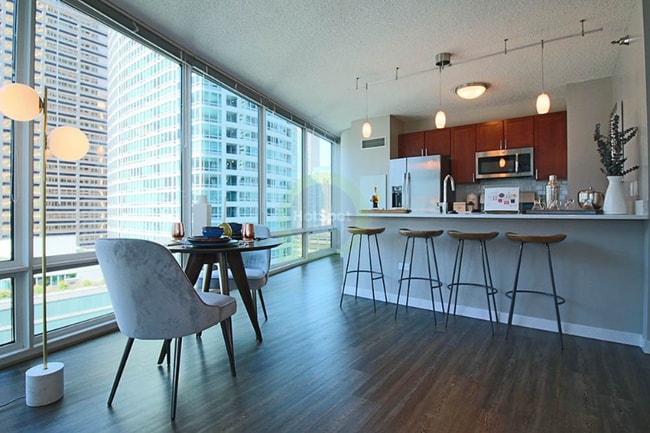 Photo - 355 E Ohio St Apartment