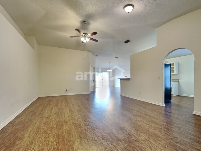 Building Photo - 25209 Hyde Park Blvd