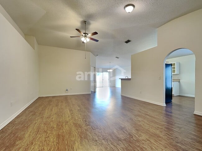 Foto del edificio - 25209 Hyde Park Blvd