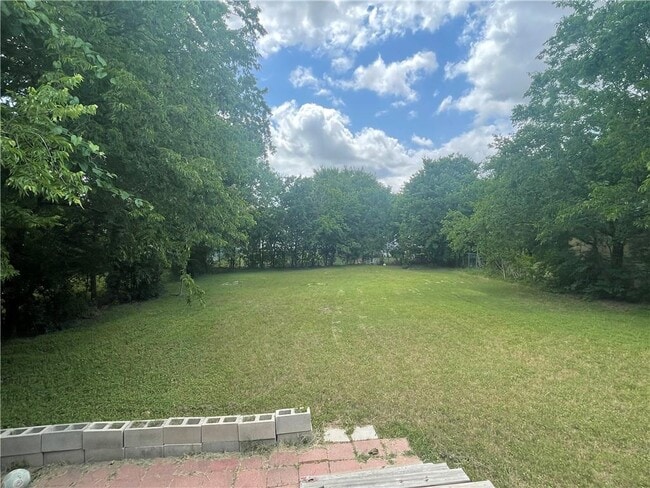 Building Photo - 1129 Saucedo St