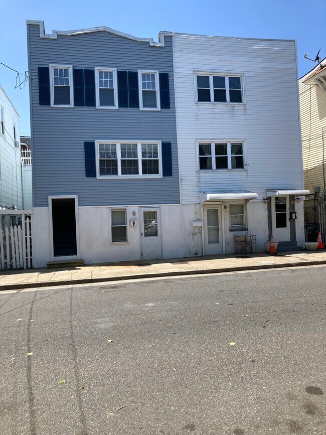 Frontal View - 432 Wisteria Rd