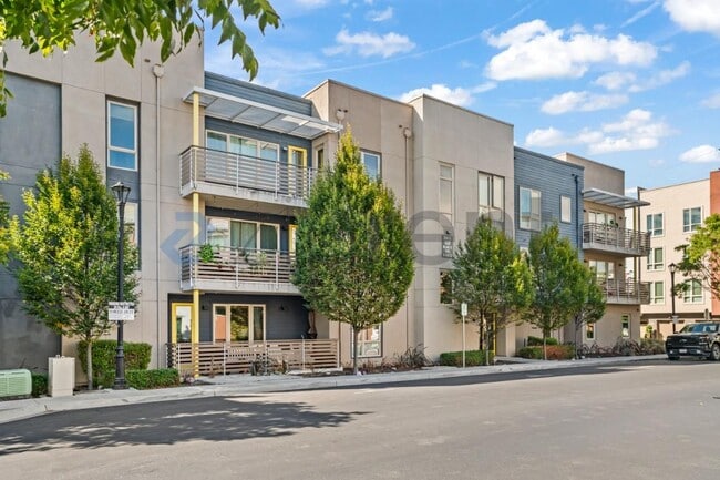 Building Photo - Unit 30