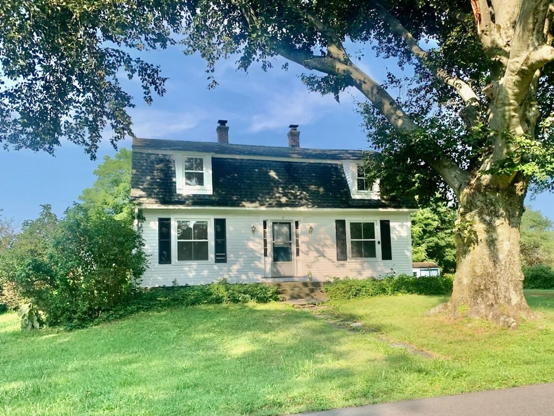 Primary Photo - Spacious Renovated Colonial on The Lebanon Green