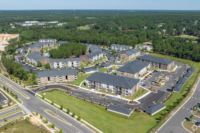 Foto aérea - Luxe and Legends at Morganton Park Apartme...