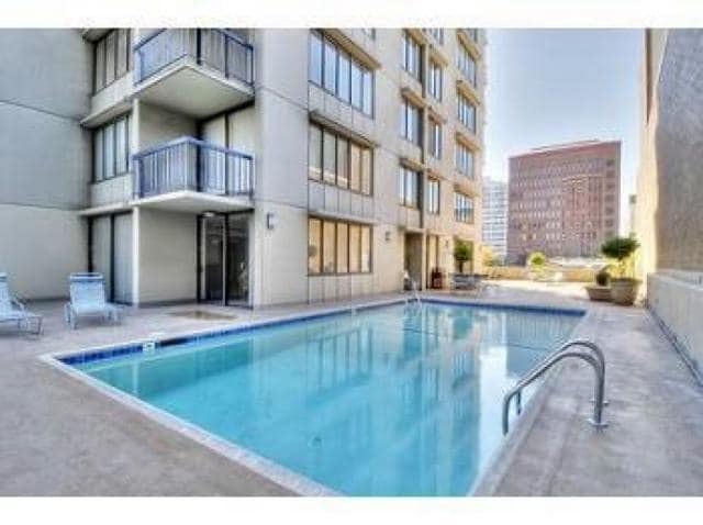 Building Photo - 2 bedroom in Seattle WA 98121