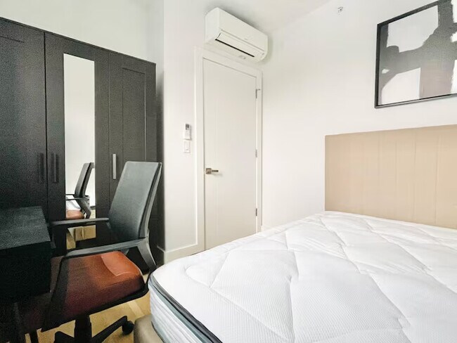 Foto del edificio - Furnished room/NOT APARTMENT