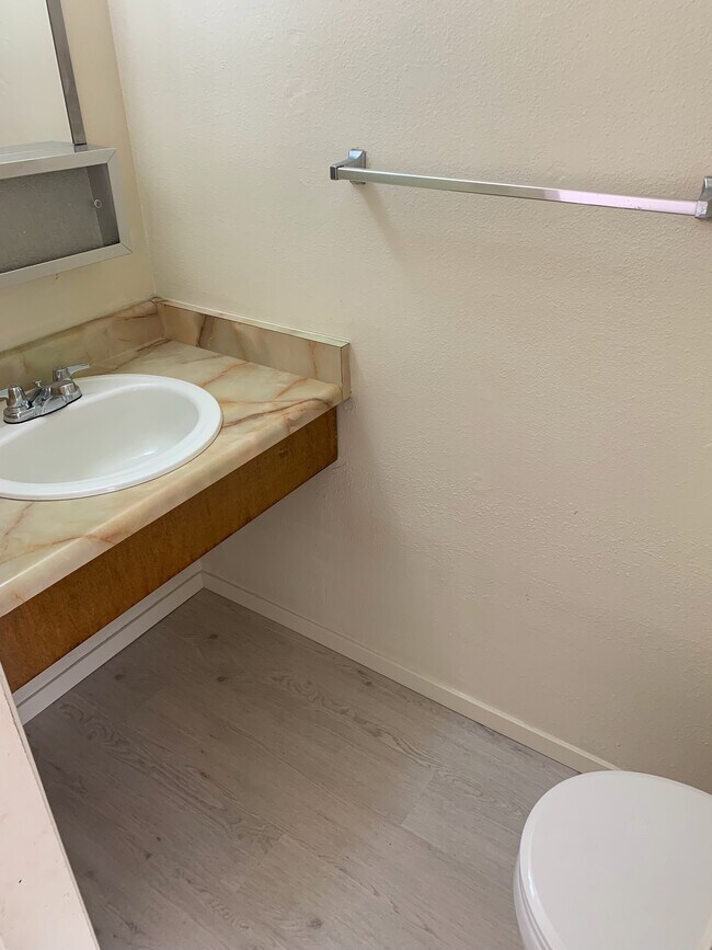 Foto del edificio - 1627 Front St