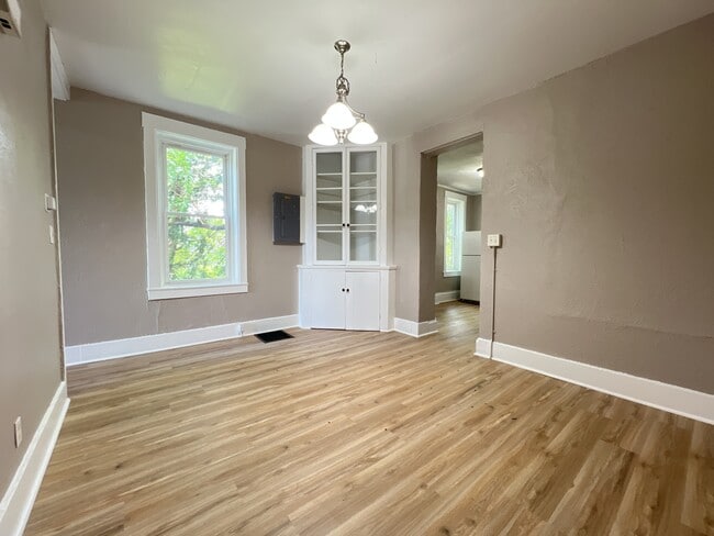 Building Photo - 651 Caledonia Pl