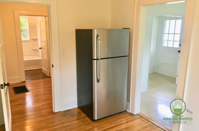 Foto del edificio - 111 Crane Ave