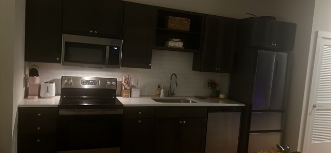 Foto del edificio - 600 W Trinity Ln